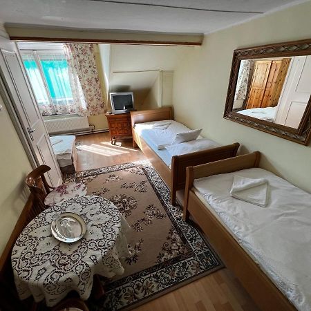 Talizman Etterem Panzio Hotel Miskolc Exterior photo