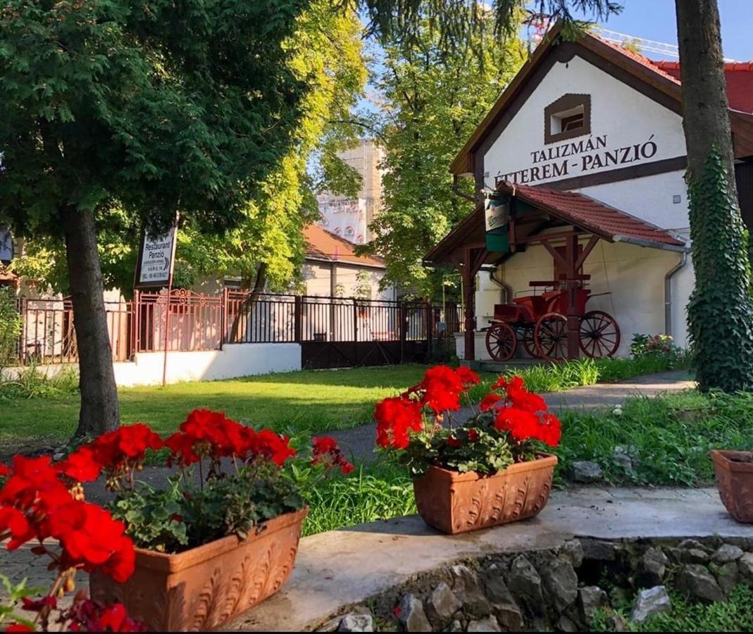 Talizman Etterem Panzio Hotel Miskolc Exterior photo