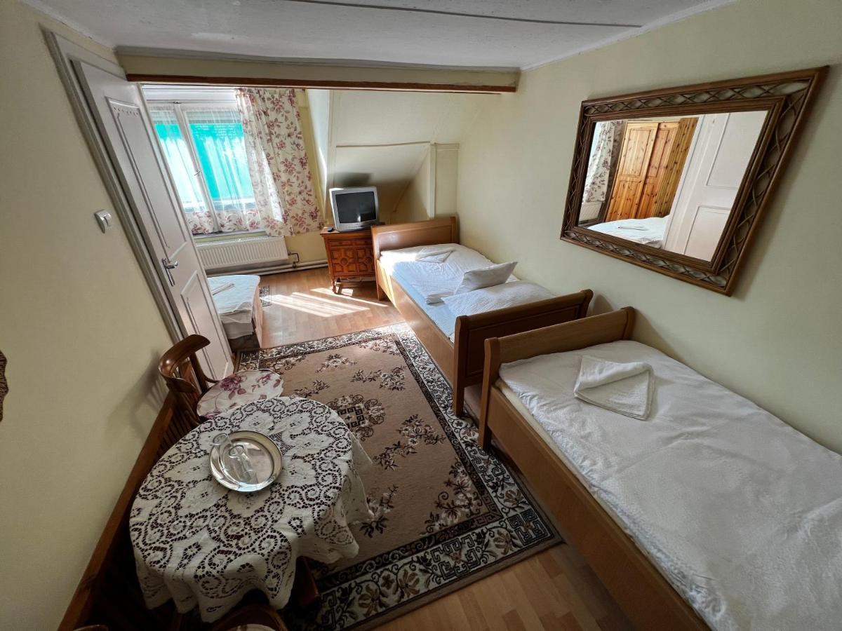 Talizman Etterem Panzio Hotel Miskolc Exterior photo